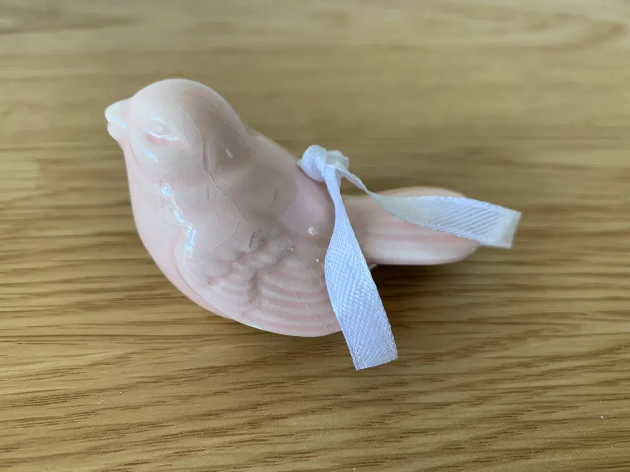 Billede 3 - 6 stk. lyserøde porcelænsfugle med hvide silkebånd