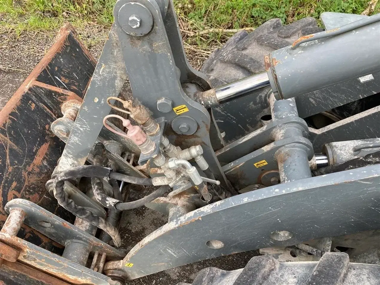 Billede 16 - Giant 452 T HD, Minilæsser. Skovl og Pallegafler