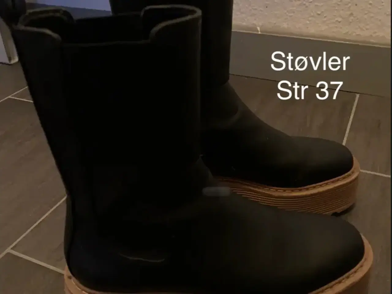 Billede 1 - Sort støvler Str 37