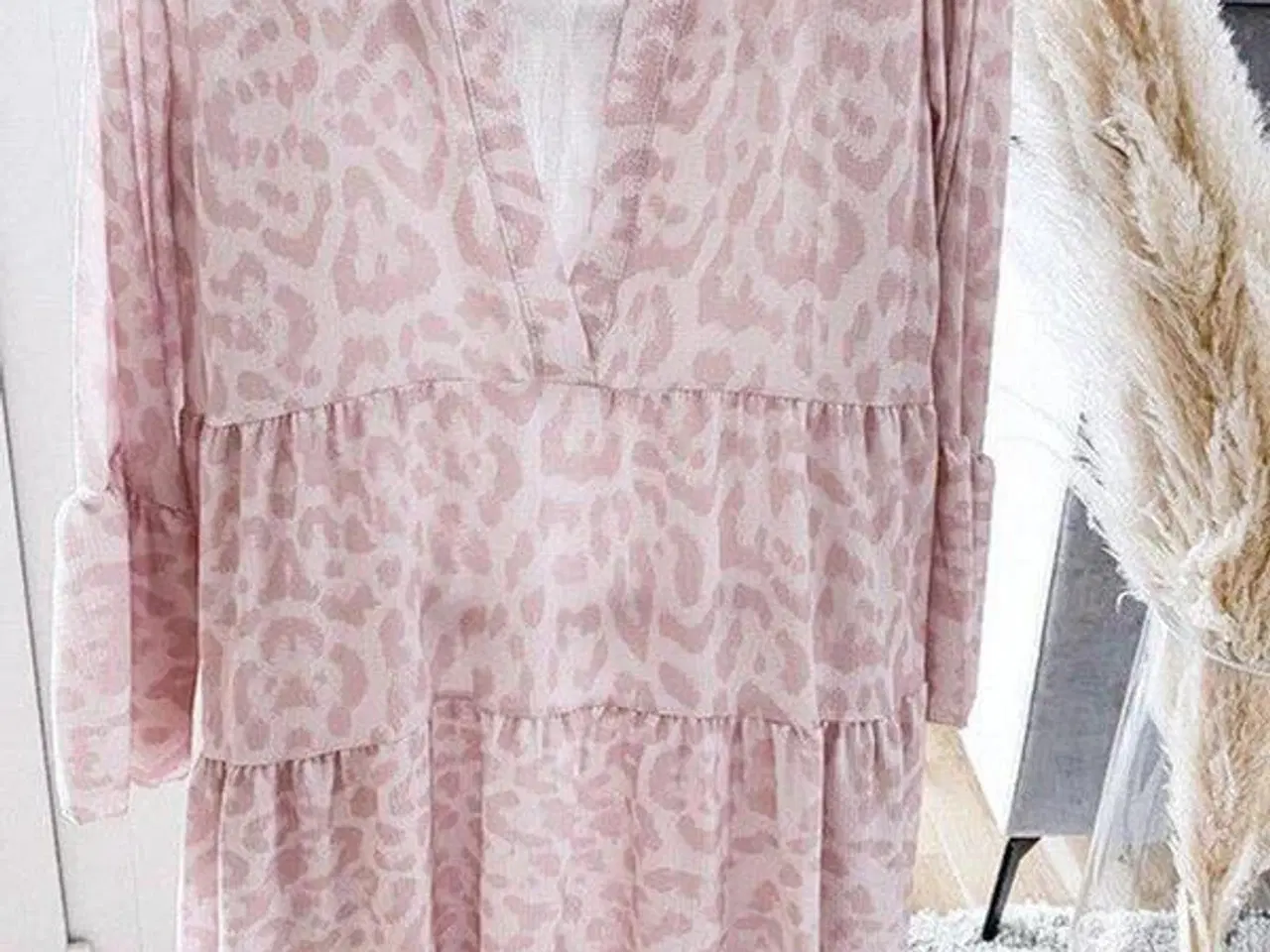 Billede 3 - kjole.BOHO-Pink leopard print.Str: Medium