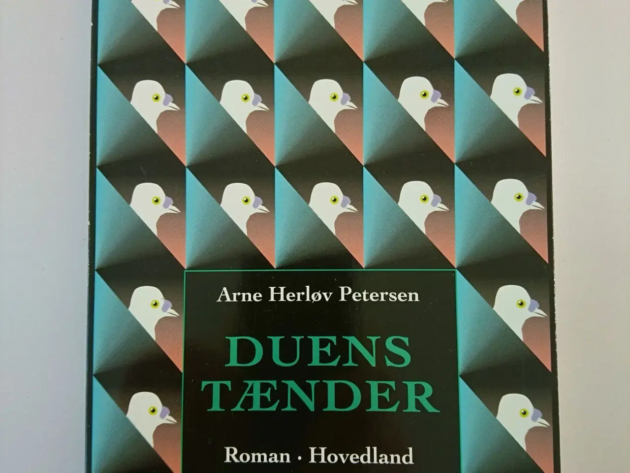 Billede 1 - Duens tænder : roman. Af Arne Herløv Petersen