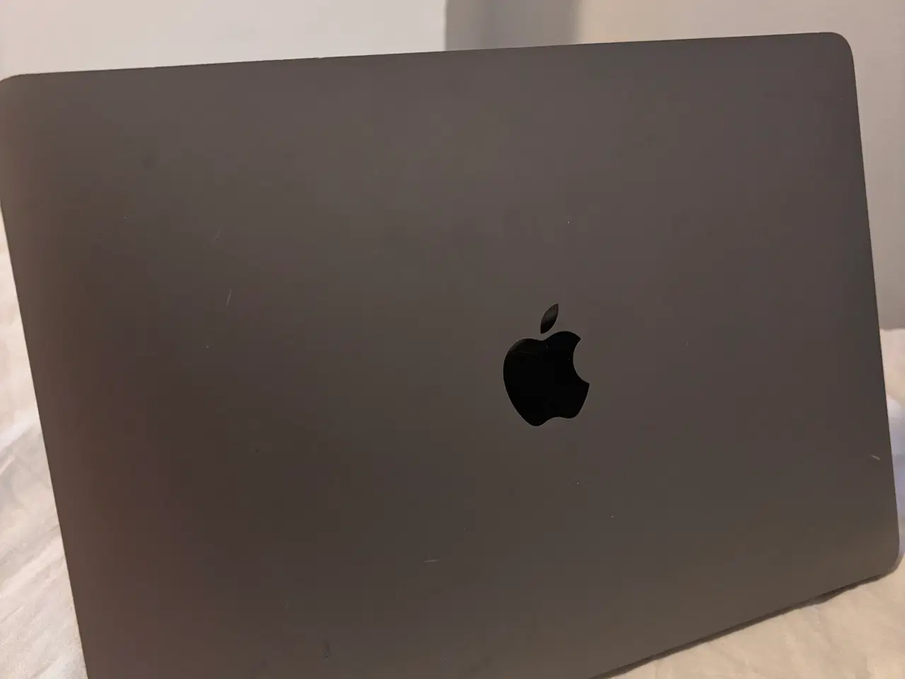 Billede 2 - MACBOOK PRO - 2022 KØB I DAG 6000,-