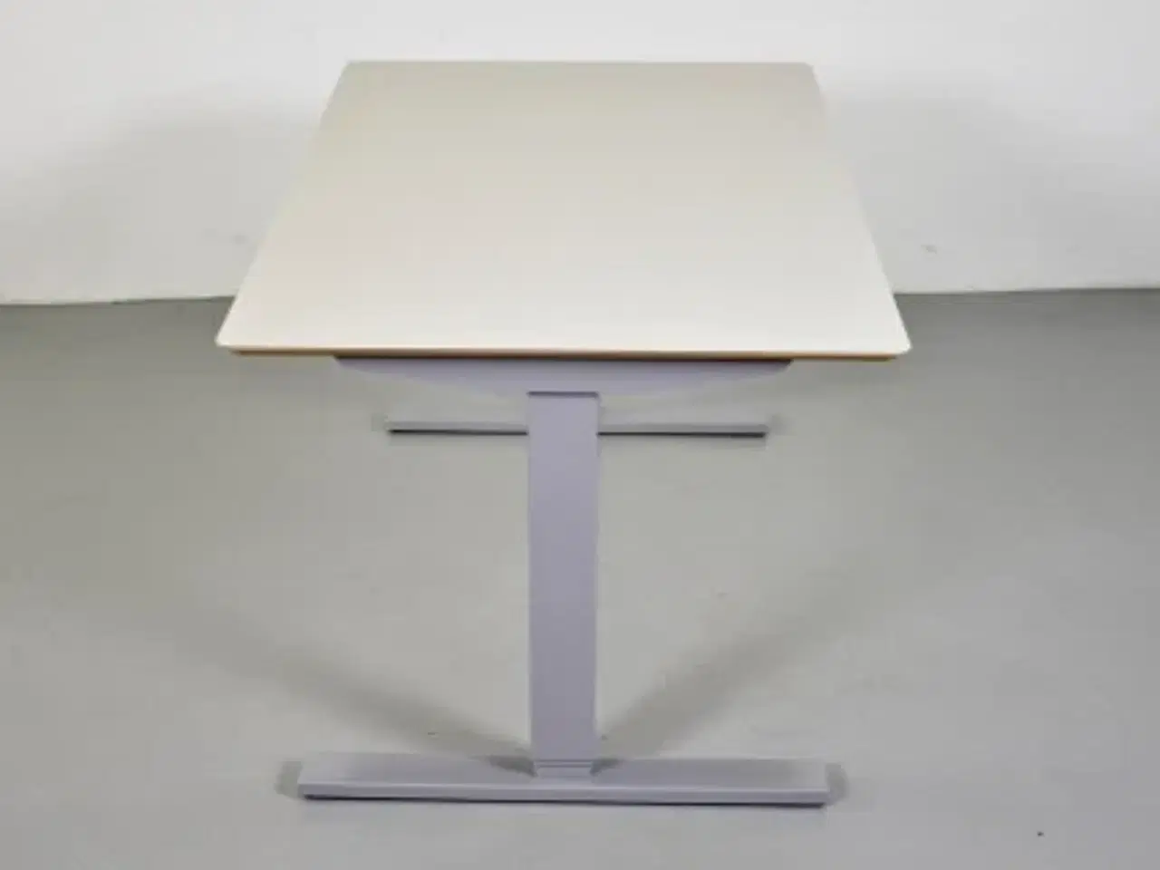 Billede 2 - Scan office hæve-/sænkebord med hvid linoleum, 140 cm.