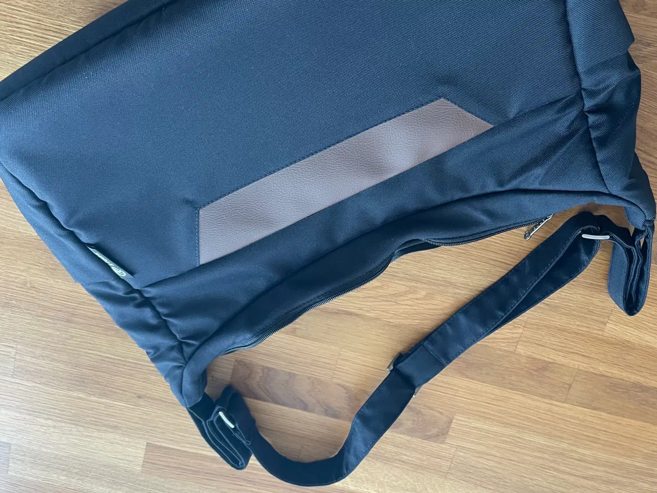 Billede 2 - Stork Pusletaske - helt ny