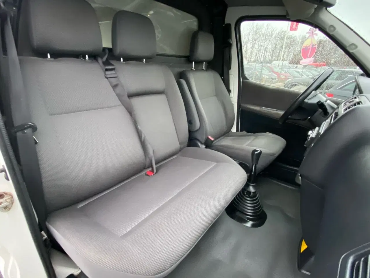 Billede 9 - Toyota HiAce Lang 2,5 D-4D 95HK Van