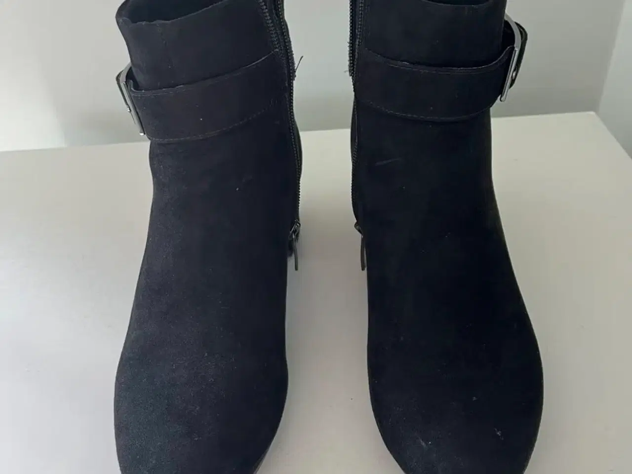 Billede 1 - Sorte støvletter/ankelstøvler fra Tamaris