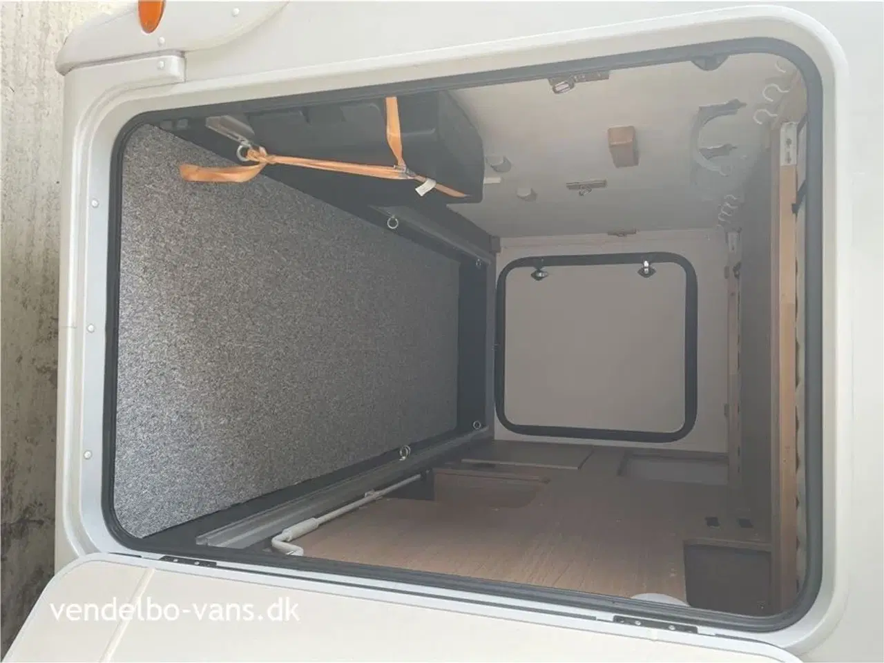 Billede 11 - 2019 - Carado V337   Enkeltsenge og høj garage