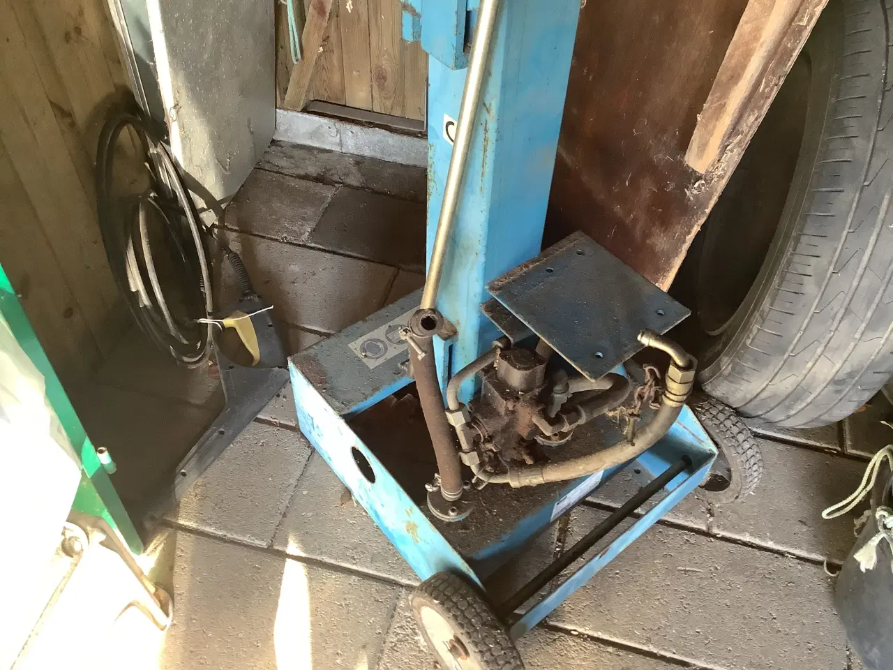 Billede 1 - Opretstående brændekløver uden motor