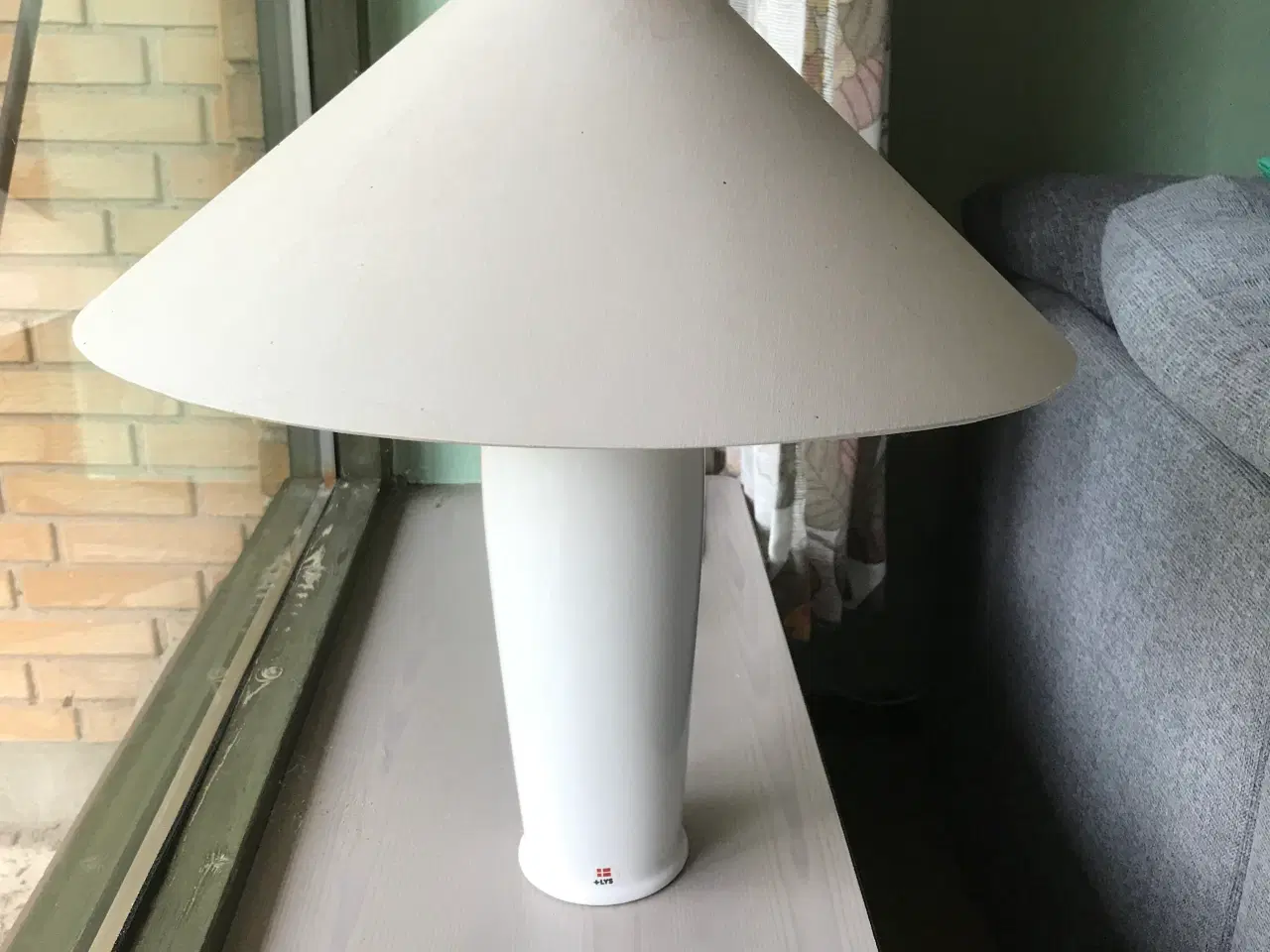 Billede 1 - Hvid bordlampe i glas