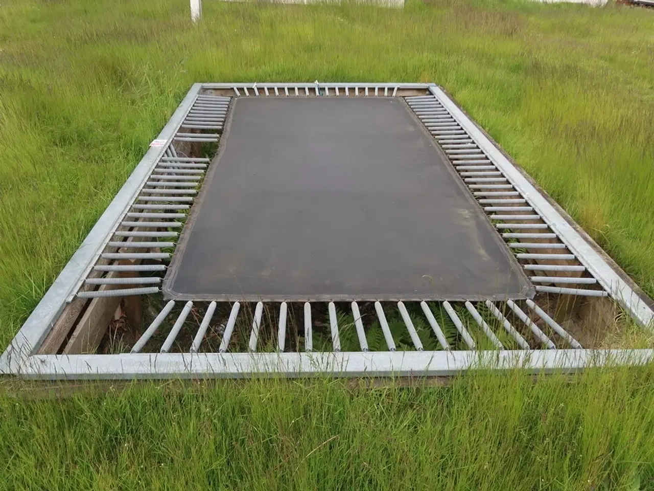 Billede 2 - Nedgravet trampolin