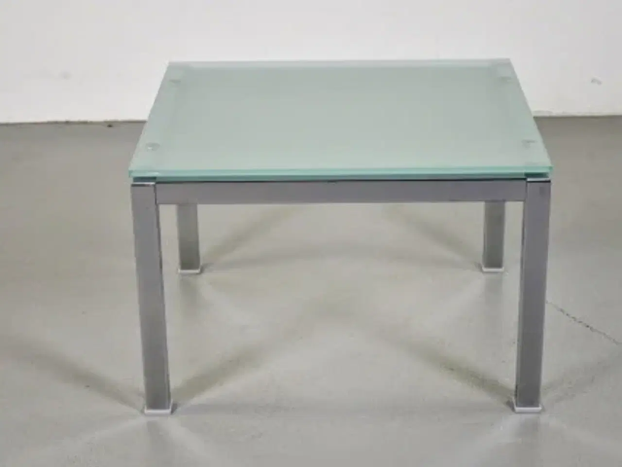 Billede 3 - Pedrali glasbord med blankt understel