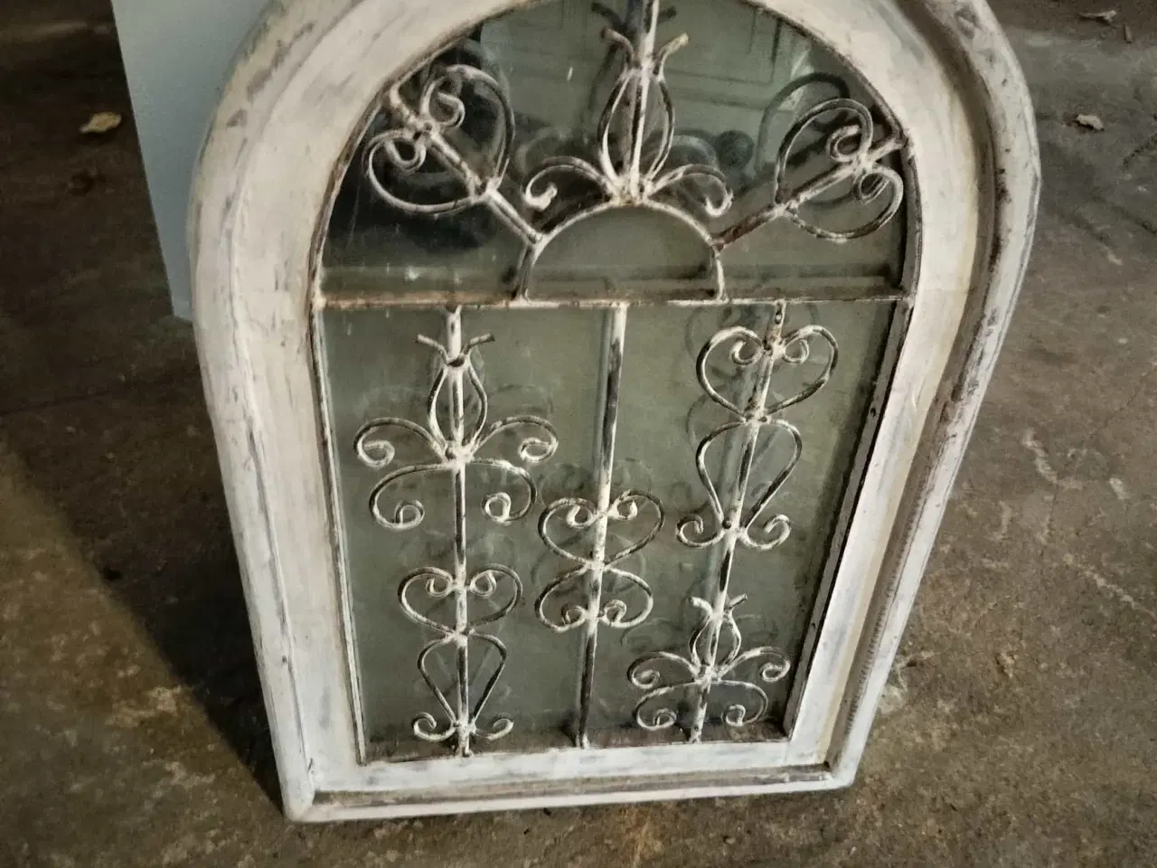 Billede 1 - Lille pyntespejl med dekoration