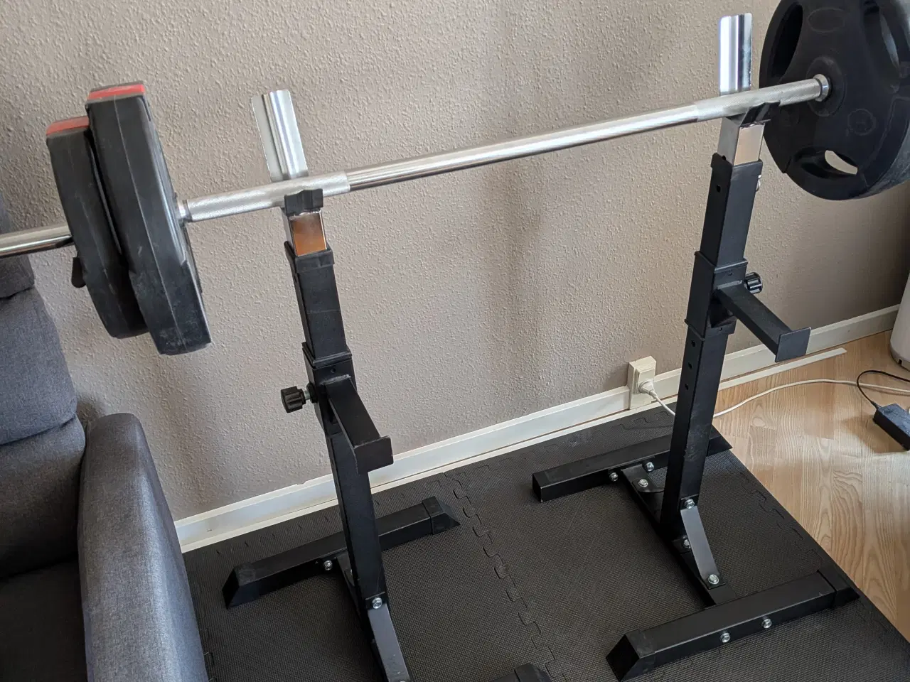 Billede 2 - Vægtstang med vægte stativ og måtter