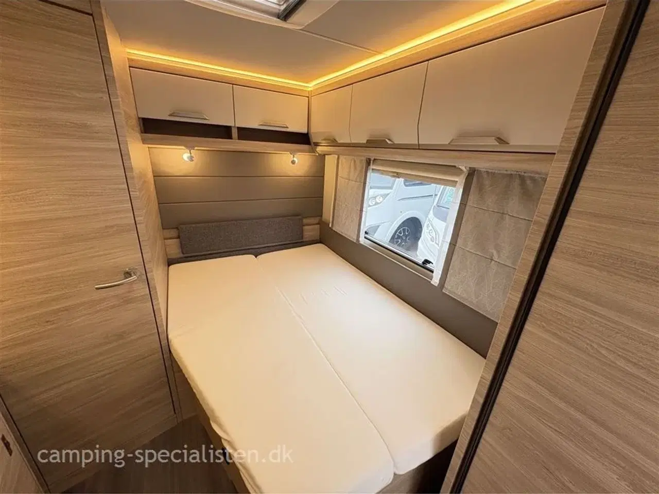 Billede 8 - 2021 - Knaus Südwind 500 UF "60 Years Celebration"   Knaus Südwind 500 UF 60 Year Celebration 2021 - Se den nu hos Camping-Specialisten.dk