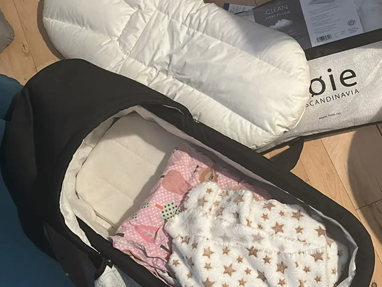 Billede 5 - Baby lift inkl dyne, ekstra madras og 2 puder. 