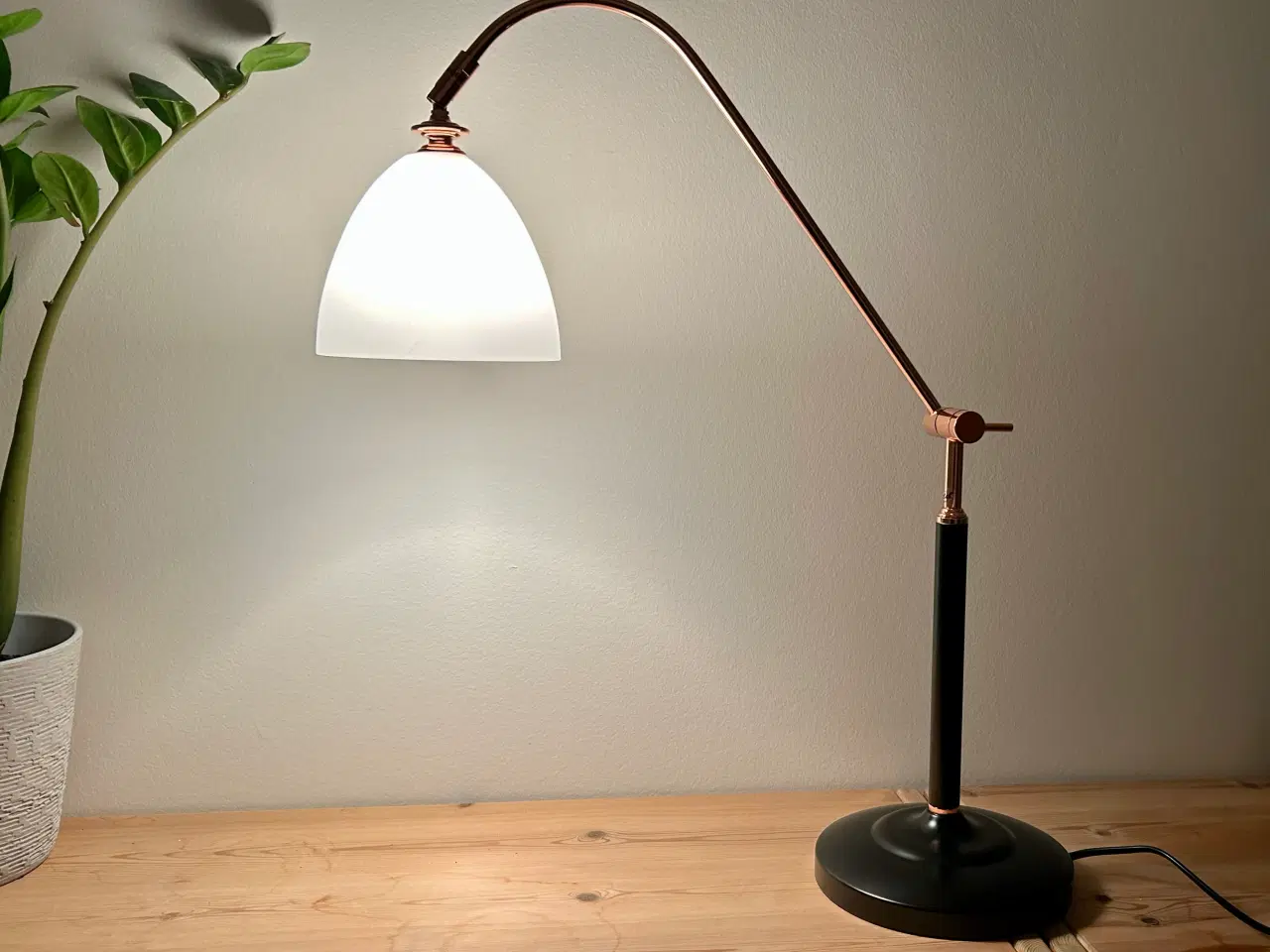 Billede 1 - Herstal Spirit Bordlampe Metal sort/ kobber 