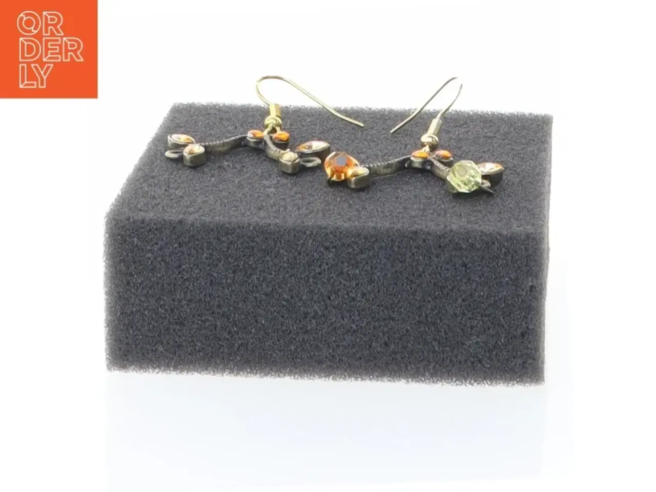 Billede 3 - Øreringe med gyldne detaljer og farvede sten (str. 3 cm)
