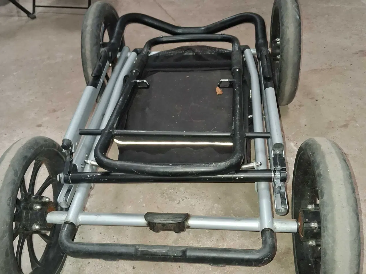 Billede 1 - STORK barnevogn stel til reservedele  Pris 1000,-k