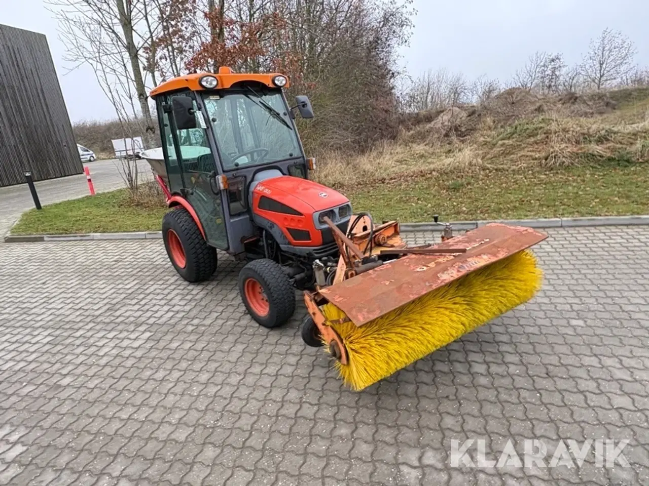 Billede 2 - Kompakttraktor med kost og spreder Kioti CK20 HST