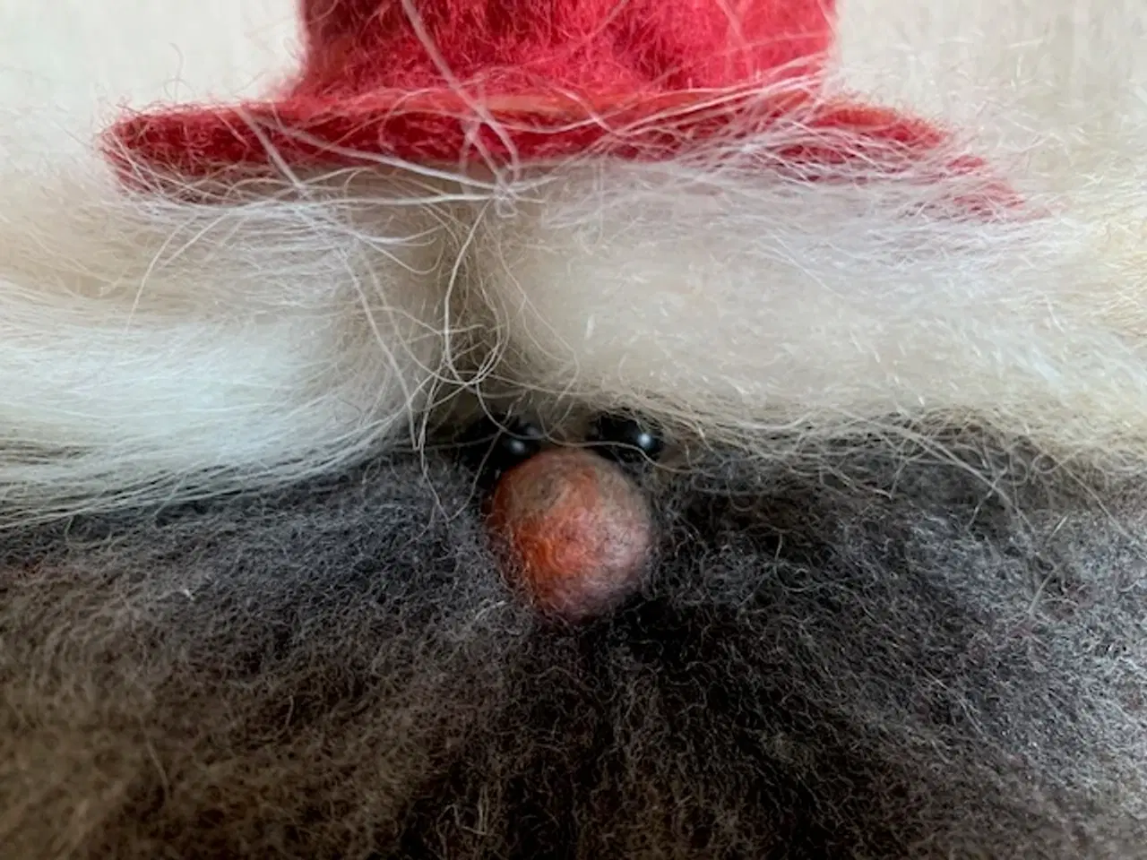 Billede 2 - Nisse i uld med stort hår, skæg inkl. øjne og næse