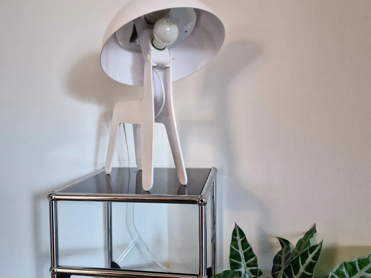 Billede 7 - "Dog lamp" designet af Chaiyut Plypetch. 