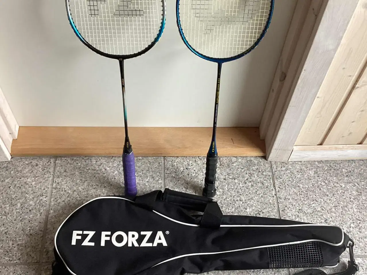 Billede 2 - 1 fin FORZA og HIGH Q badmintonketcher m. Taske