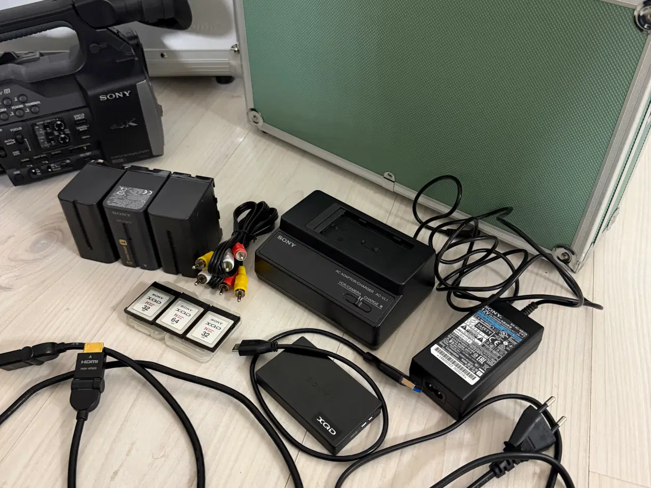 Billede 10 - Sony FDR-AX1 4K Camcorder – Kun 51 timer – Komplet