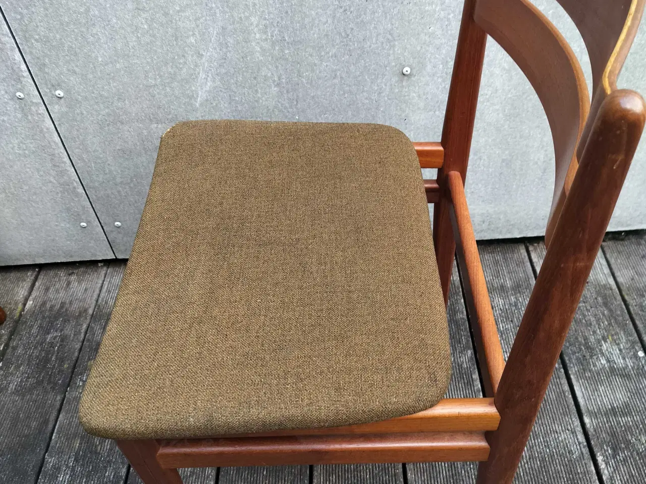Billede 3 - To teaktræs spisestole.
