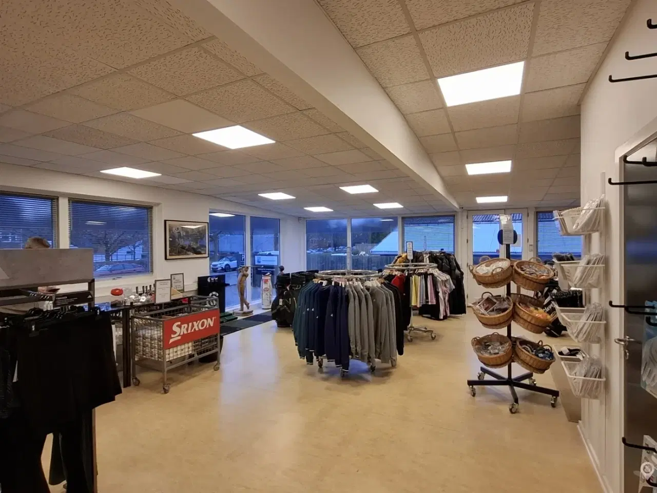 Billede 15 - Butik. Klinik, Showroom, Lager - med Læsserampe Køkken, toiletter.