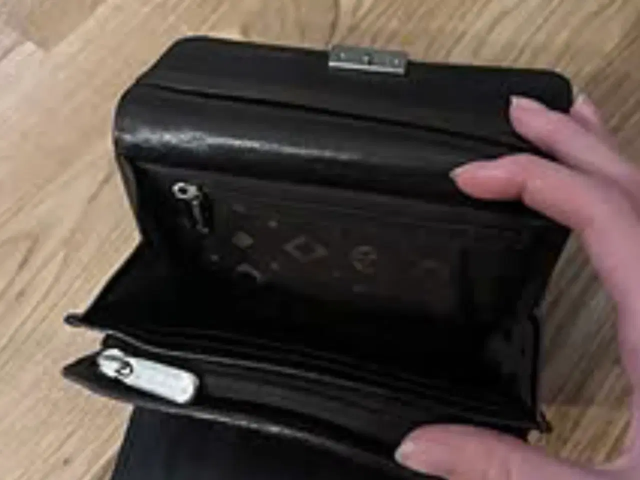 Billede 1 - Adax pung brun læder