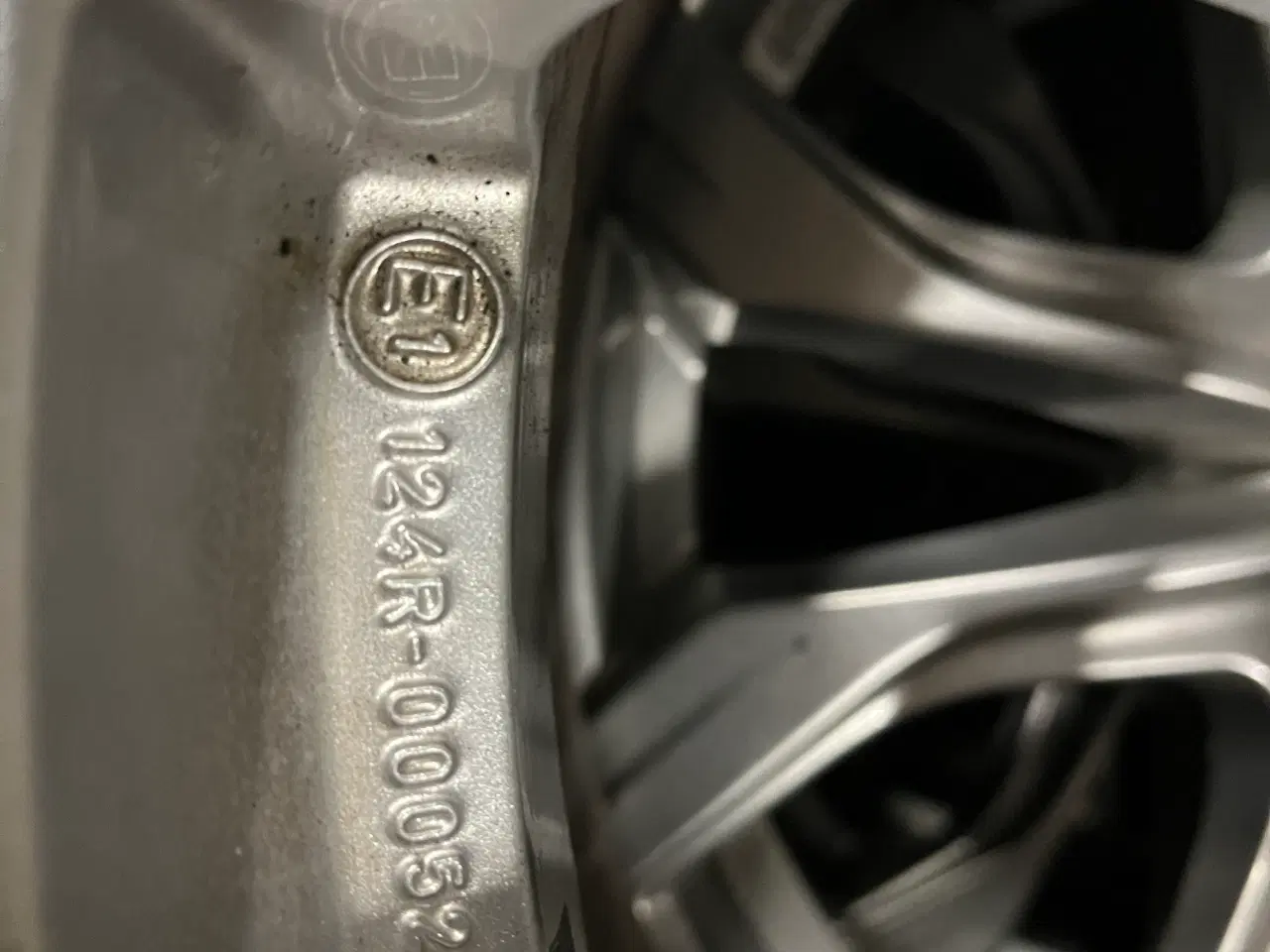Billede 2 - Pæne 17 tommer alufælge 