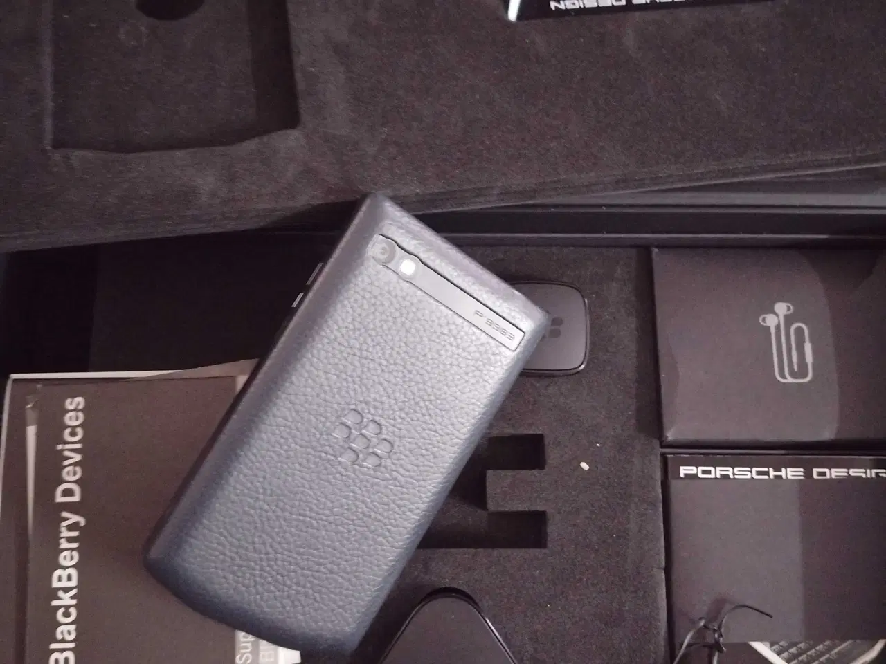 Billede 3 - Blackberry Porsche 9983 mobile.like new .