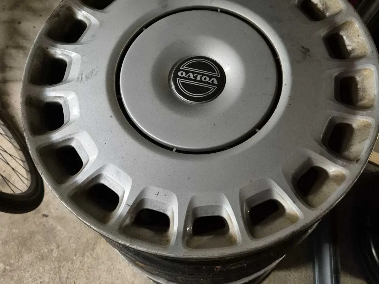 Billede 1 - 4 styk 16" stålfælge med Volvo hjulkapsler