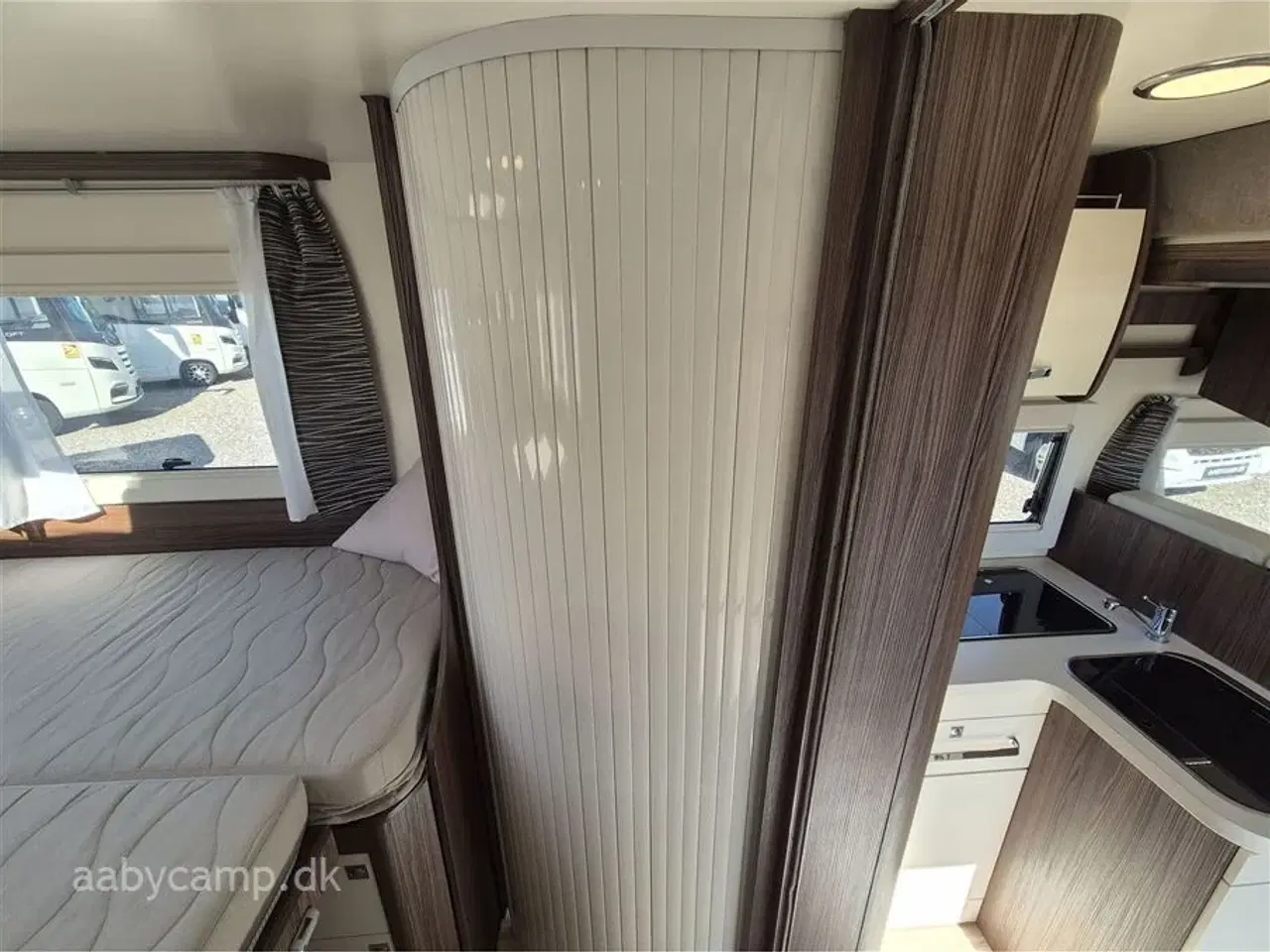Billede 18 - 2019 - Benimar Tessoro 463   Markise. batteri. solcelle. lædersæder. undervognsbehandlet. Ekstra låse op Bil og Bo-del. fuld service frem til 98,000 km.