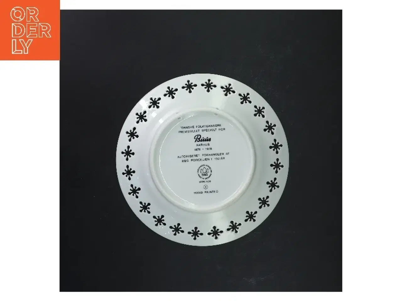 Billede 3 - Dekorativ tallerken med danske folkedansere fra Bing Og Grøndal (str. Ø 22 cm)