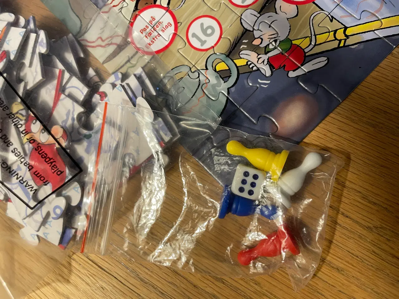 Billede 2 - Julepuslespil - hjælp nissen med at komme i mål