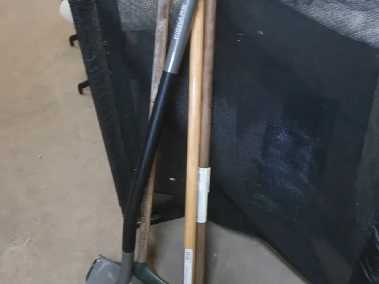 Billede 1 - 4 Stk. Haveredskaber bl.a. FISKARS Spade