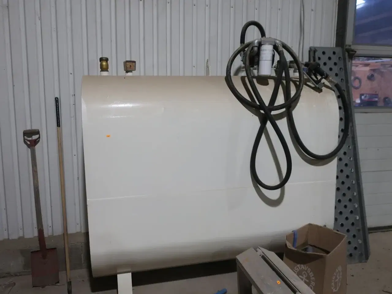 Billede 1 - Tank med pumpesystem