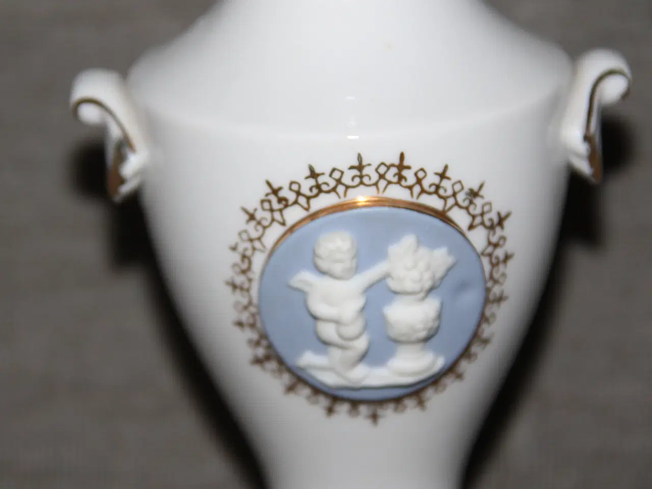 Billede 6 - Vase med Wedgwood cameo  18 cm