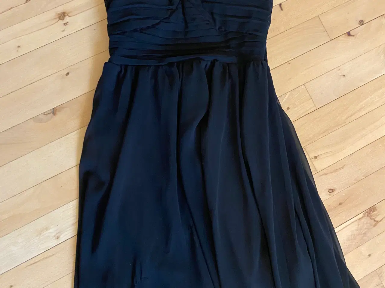 Billede 2 - Gallakjole fra AX Paris 