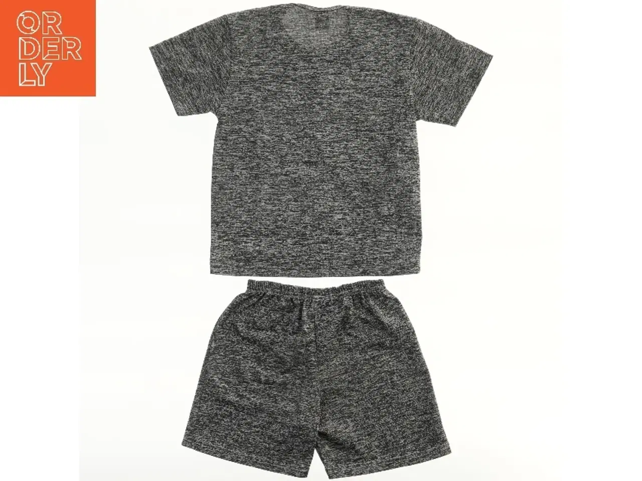 Billede 2 - Nike T-shirt og shorts sæt fra Nike (str. 116)