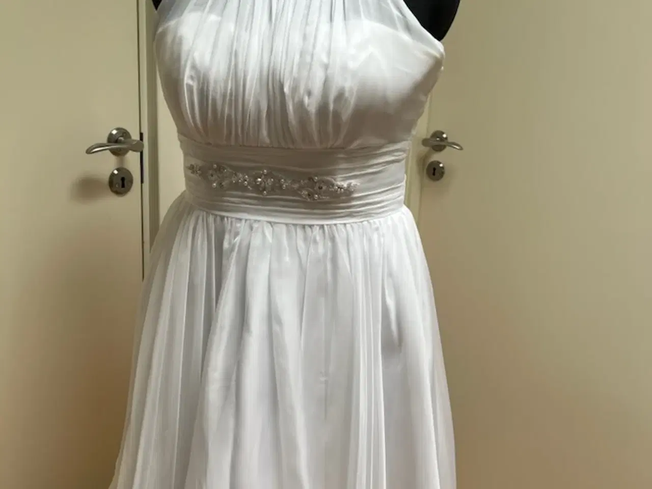 Billede 1 - Lilly Konfirmationskjole med bælte