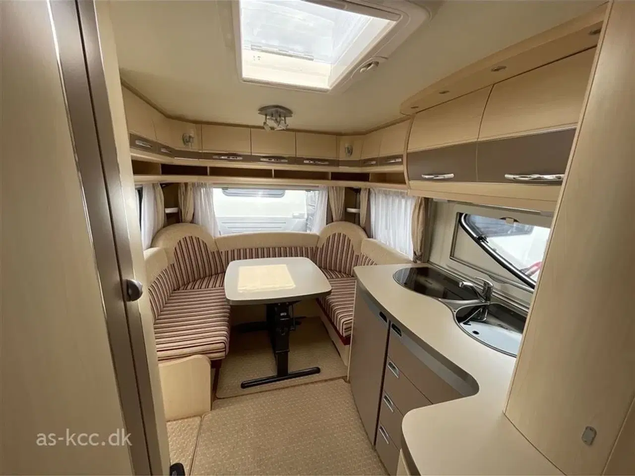 Billede 7 - 2010 - Hobby La Vita Bionda 460 UFe   Hobby La Vita Bionda 460 UFE årg. 2010 4 sovepladser, 5 siddepladser. Aircon, Mover, Isabella Capri fortelt.