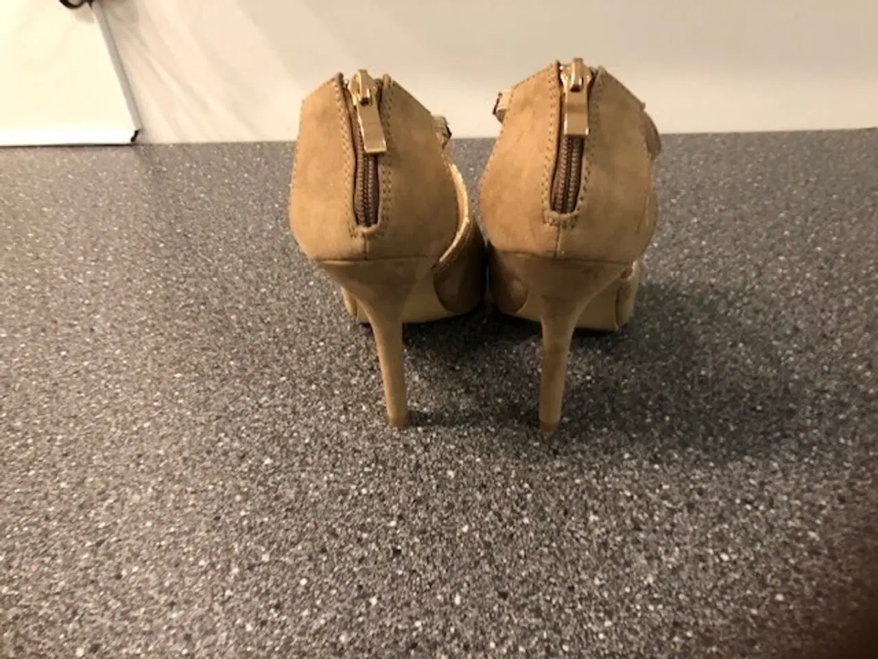 Billede 2 - Sandaler med hæl på 11 cm.