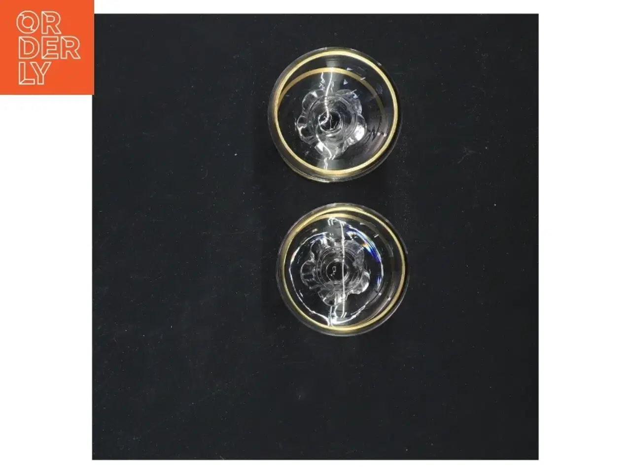 Billede 2 - To glaslysestager med guldkant (str. 6,5 x 6 cm)