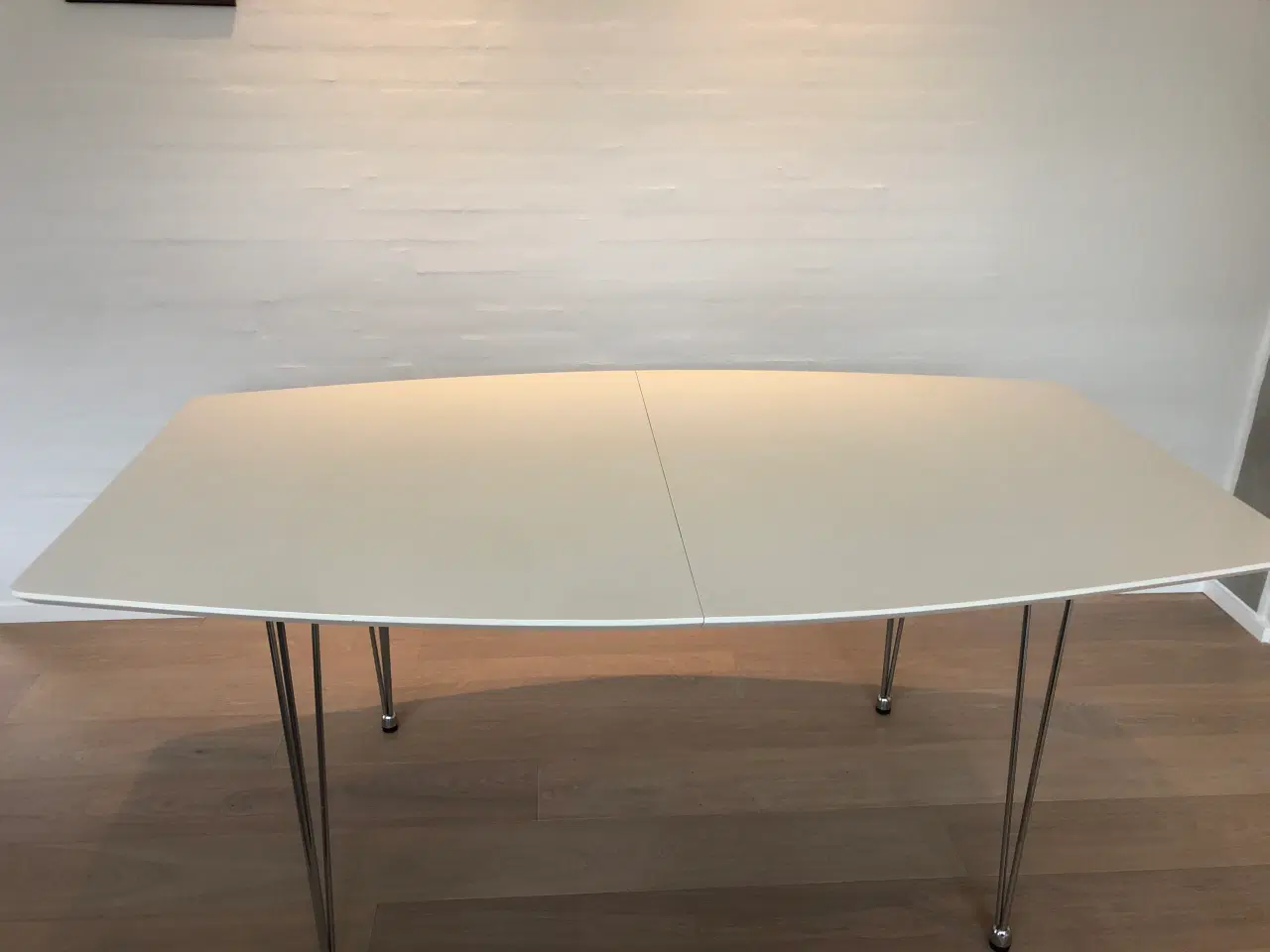 Billede 2 - Spisebord med 2 tillægsplader