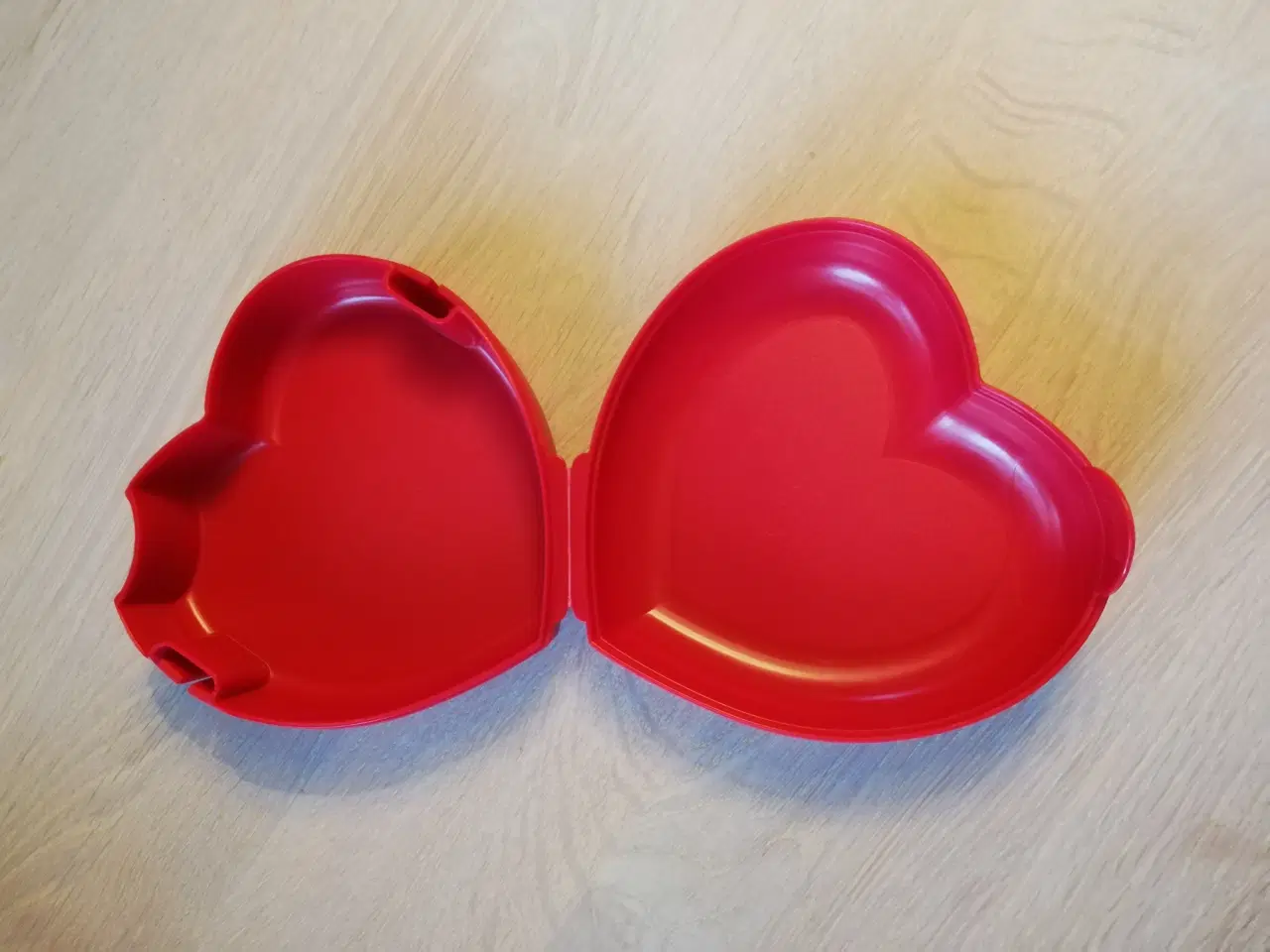 Billede 3 - Tupperware hjerte beholder 3D