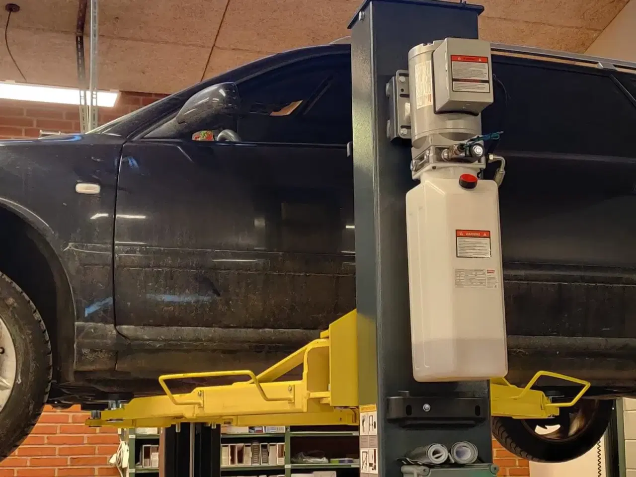 Billede 10 - 2 søjlet fuldautomatisk hydraulisk autolift PM240 fra Bulldog Lifters til biler op til 4 ton