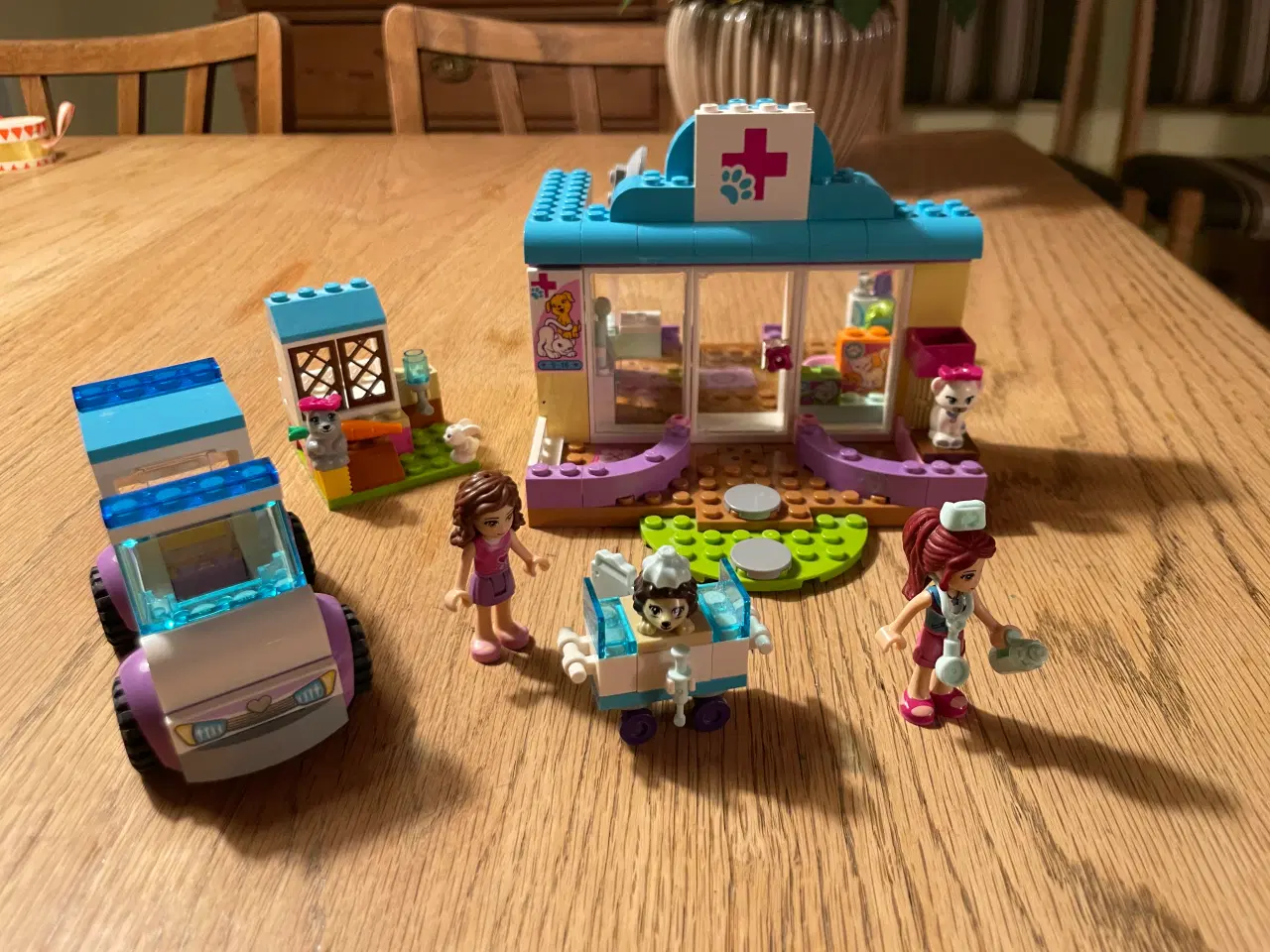 Billede 2 - Lego Junior Friends 10728 Mia's Dyre klinik