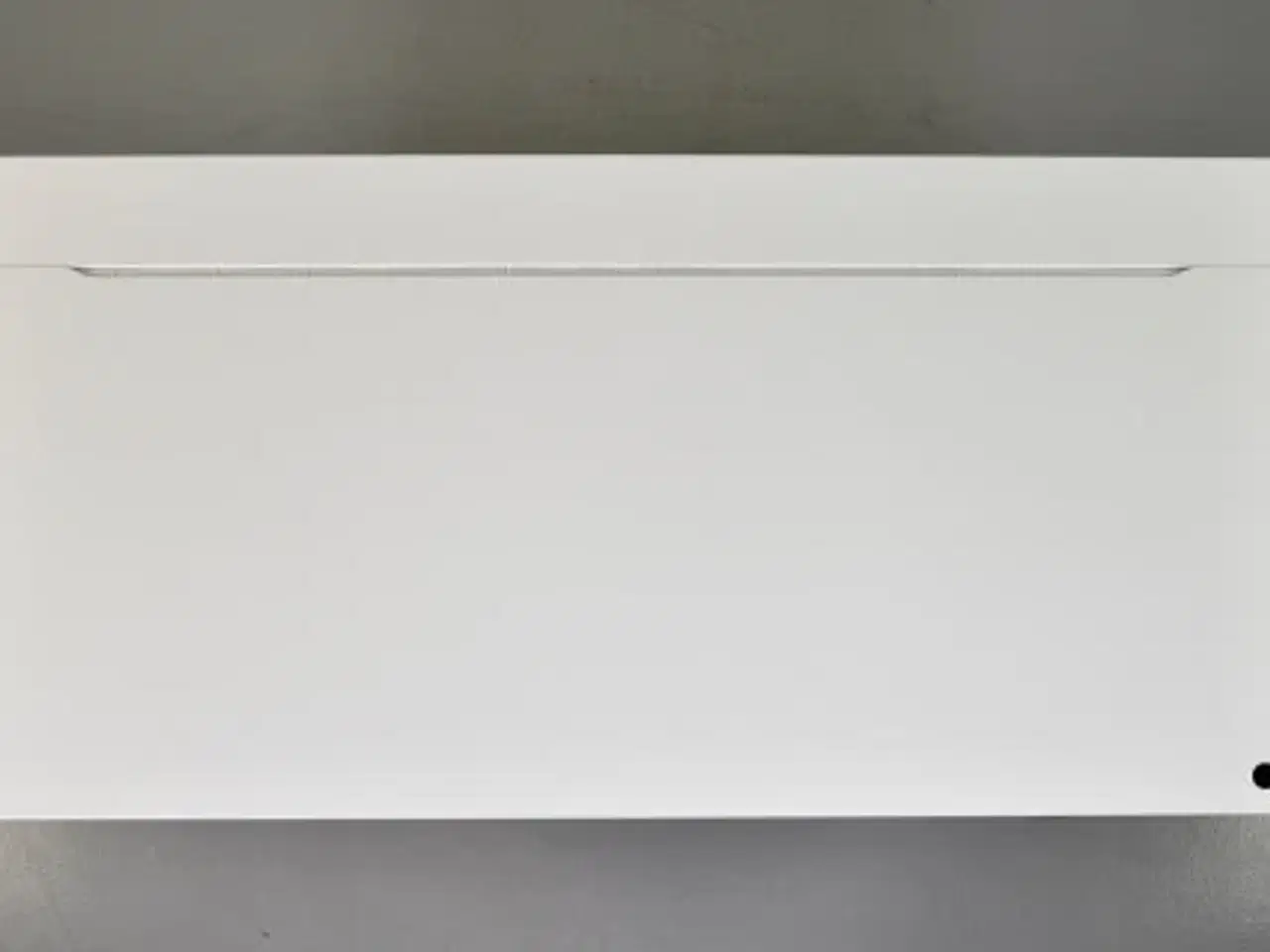 Billede 5 - Hæve-/sænkebord med hvid plade og hvidt stel, 180 cm.